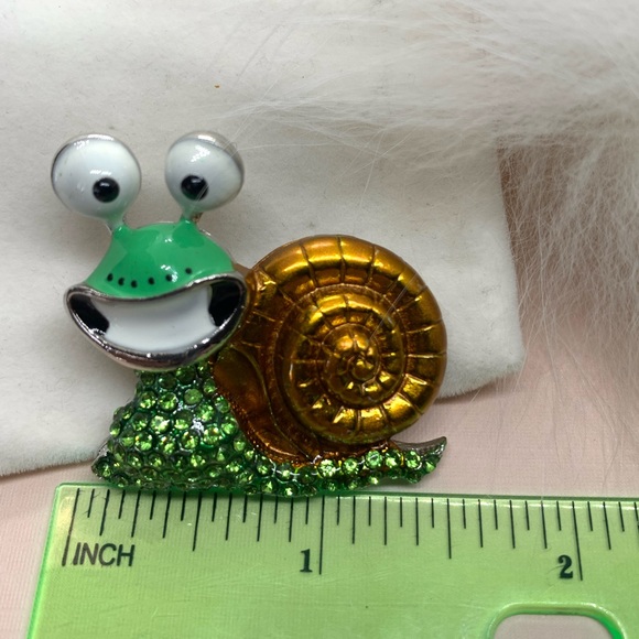 Cute Snail Brooch - Picture 2 of 3